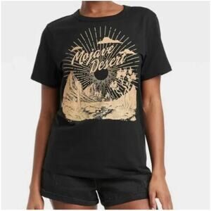 Women's Mojave Desert Short Sleeve Graphic T-Shirt Black Size L New Zoe + Liv
